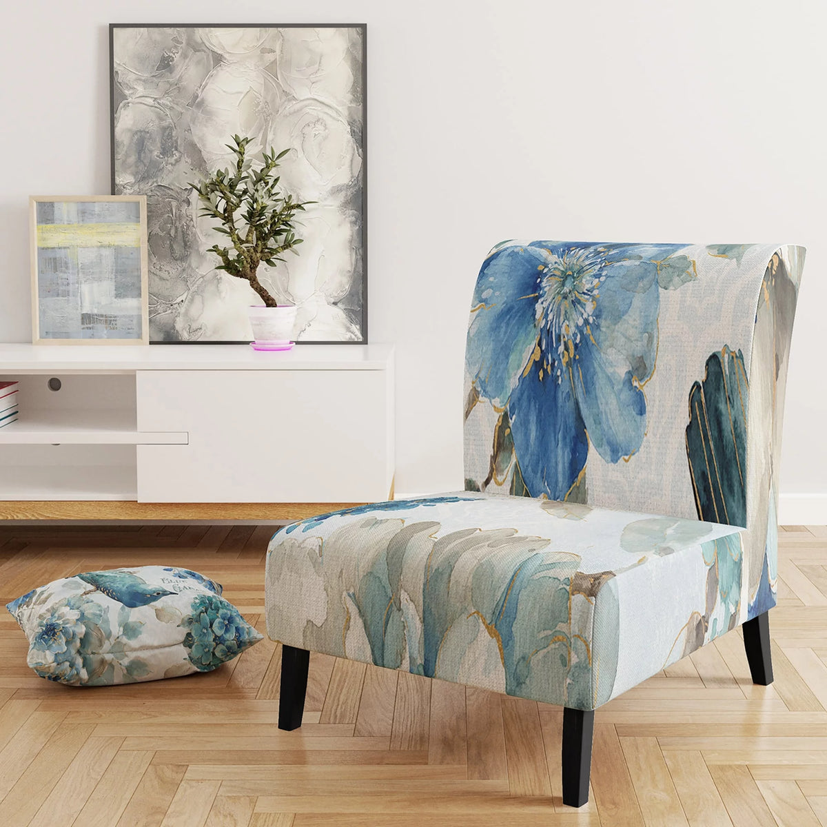 Upholstered Farmhouse Accent Chair N247