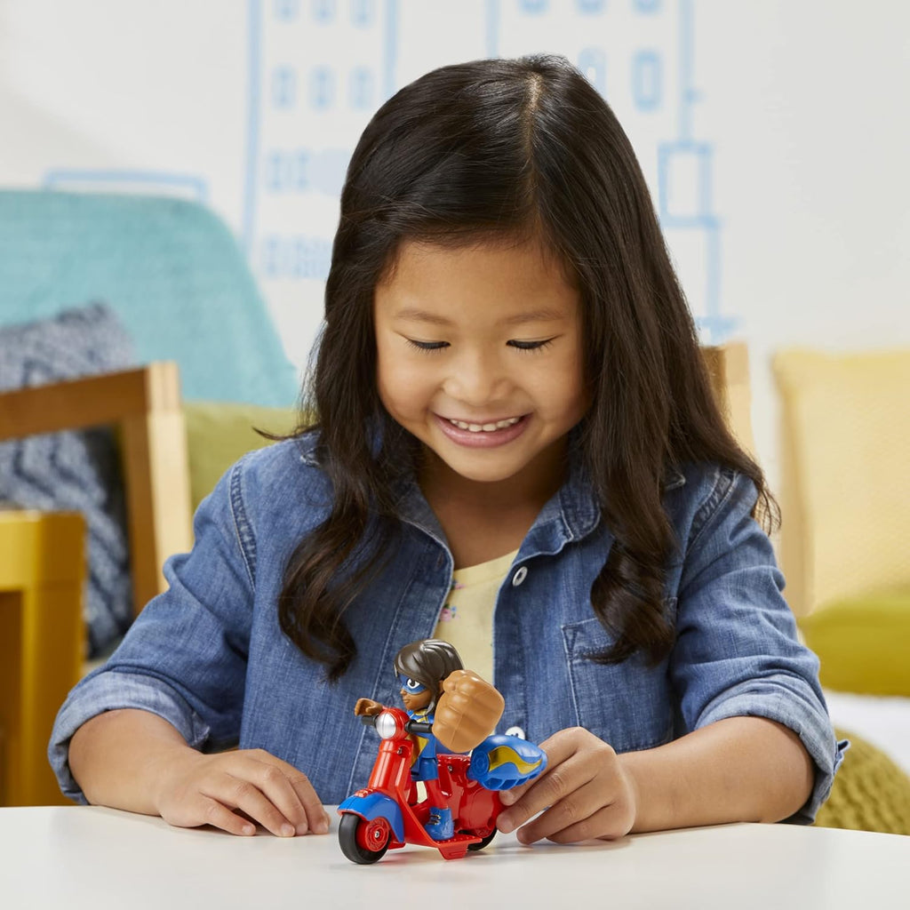 Ms. Marvel Action Figure and Vehicle J474