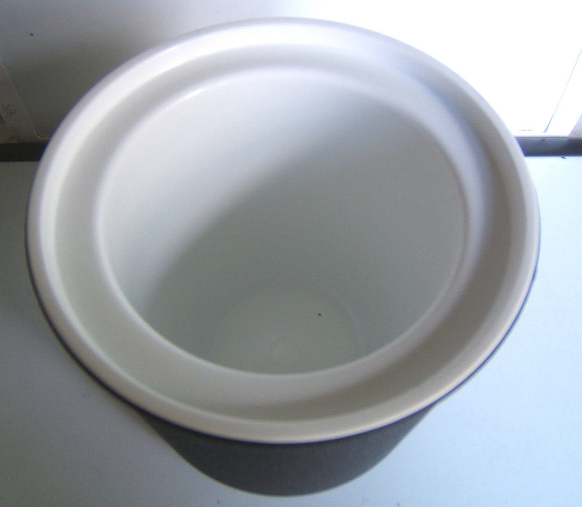 Black 2 qt. Cold Crock T924