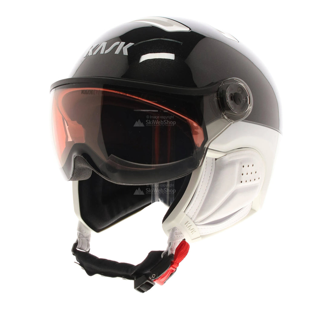 Photochromic Ski Helmet with Visor O35432