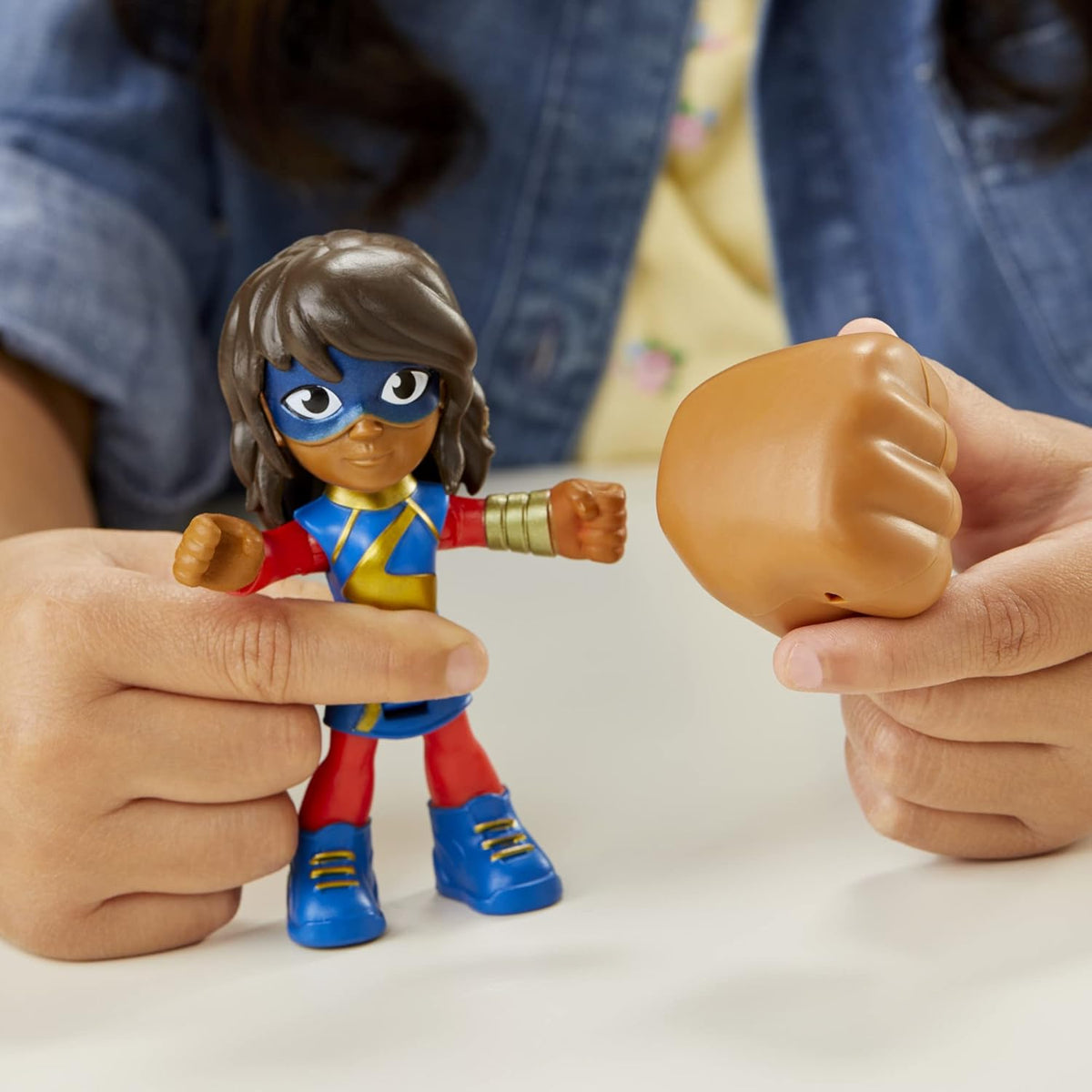 Ms. Marvel Action Figure and Vehicle J474