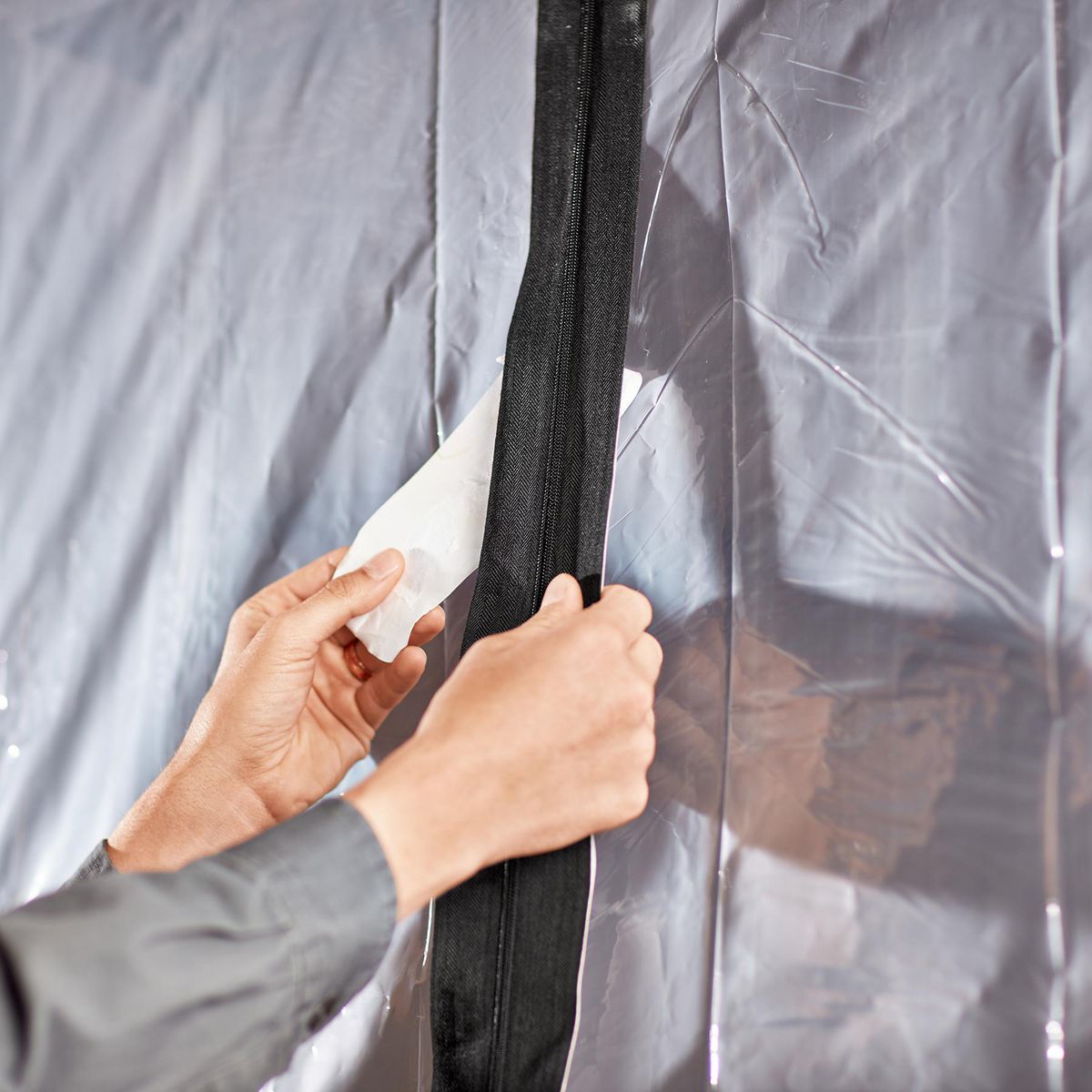 Peel-and-Stick Zipper E212