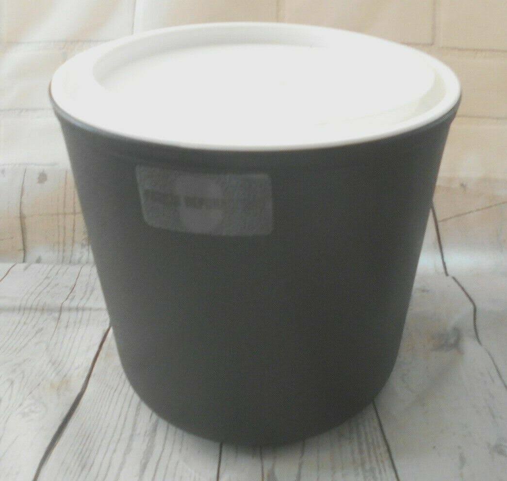 Black 2 qt. Cold Crock T924
